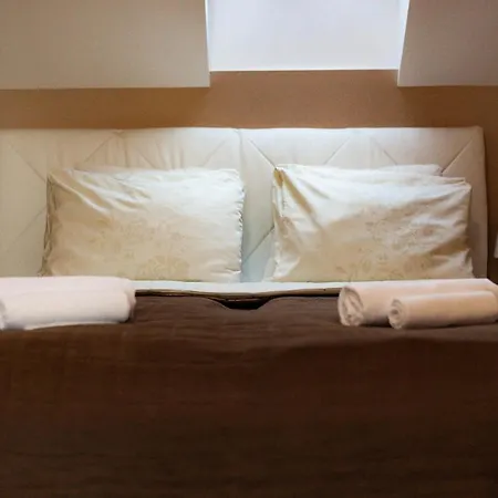 Maya Panzio-rezidencia 3*