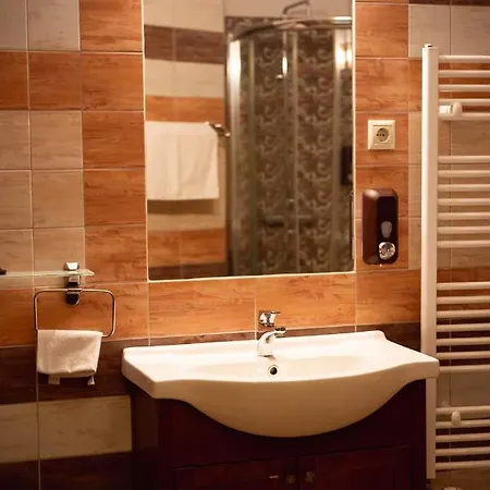 Maya Panzio Bed & Breakfast Segedín